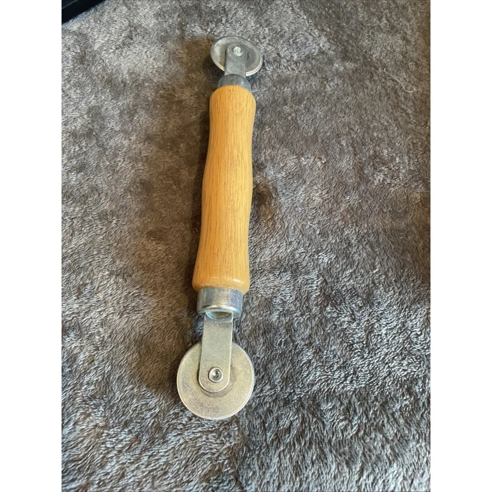 4 Pc VTG Kitchen Tool Lot Pastry Blender, Cutter Wheel,Farberware Scoop, Steamer